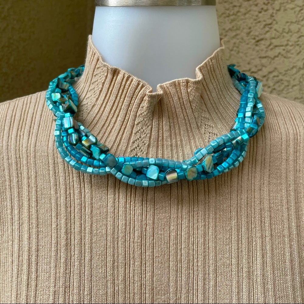 Vintage turquoise color mother of pearls necklace